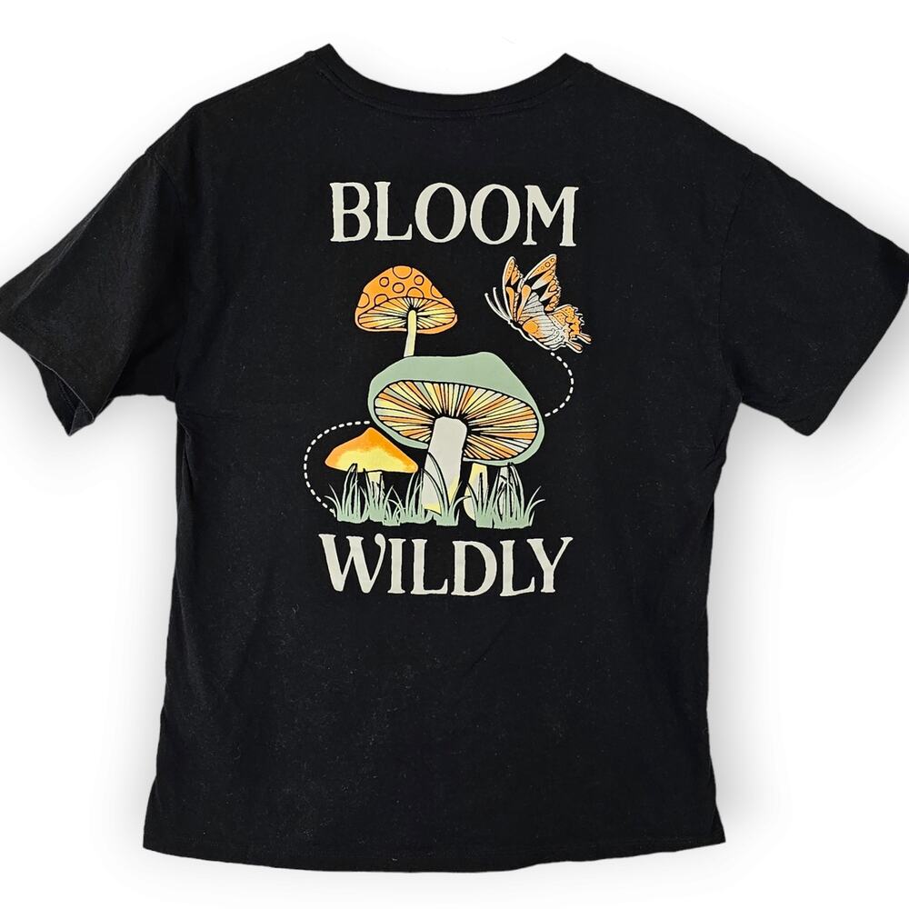 Organic Generation Bloom Wildly mushroom black tee shirt top toadstoal  Medium